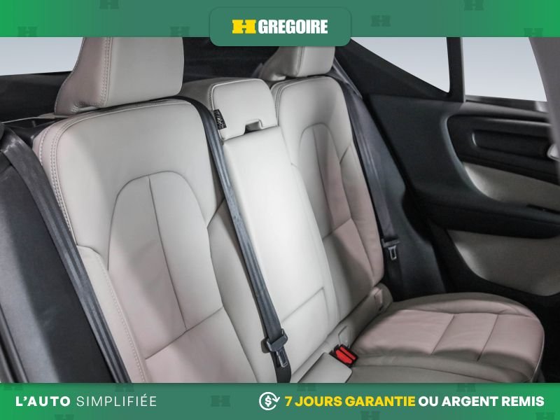 2022 Volvo XC40 White Laval - photo #29