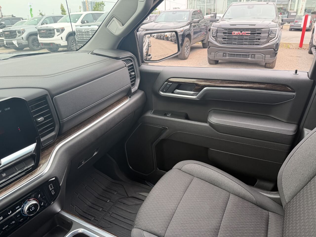 GMC SIERRA K1500 ELEVATION Elevation cabine multiplace 4RM 157 po 2025 Noir Ottawa & Gatineau - photo #7