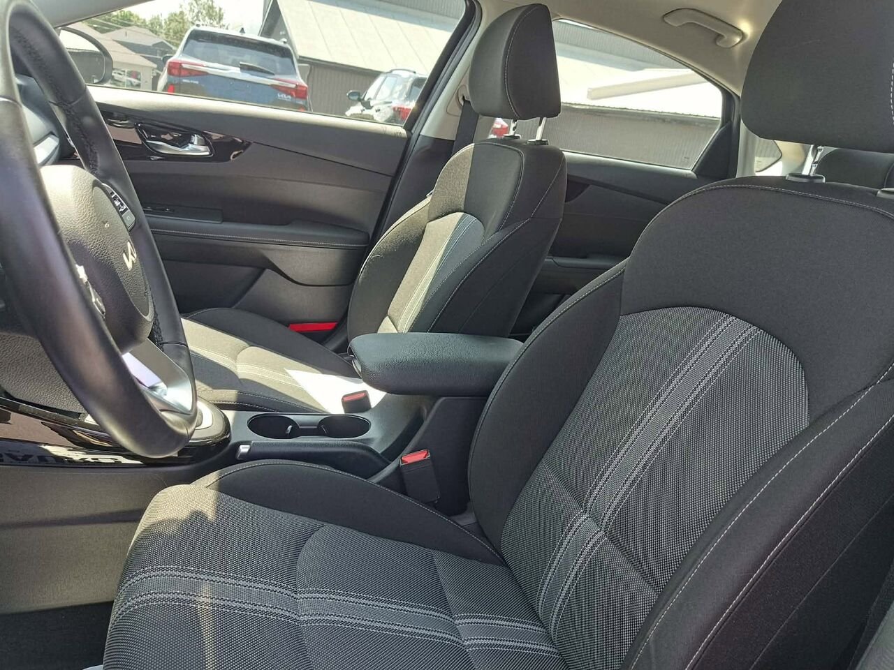 2024 Kia Forte Grey Lac Mégantic - photo #8