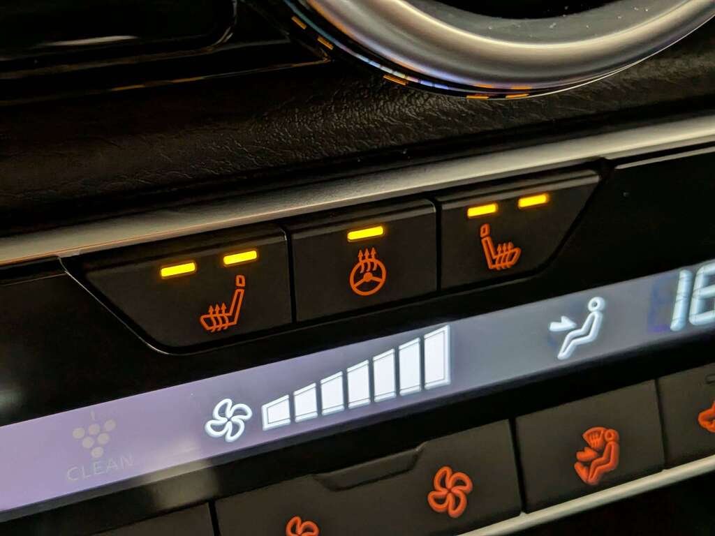 2024 Nissan Sentra SR Manual White Val-David - photo #24
