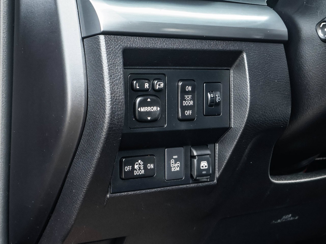 2015 Toyota Tundra 4WD Crewmax 146 5.7L Platinum Black Sherwood Park - photo #20