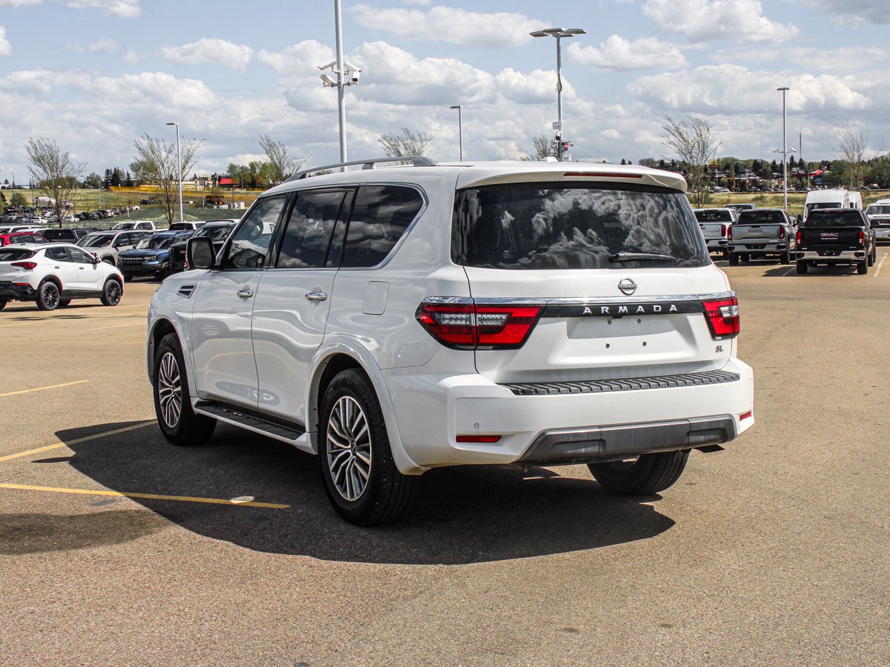 2024 Nissan Armada 4x4 SL White Sherwood Park - photo #5
