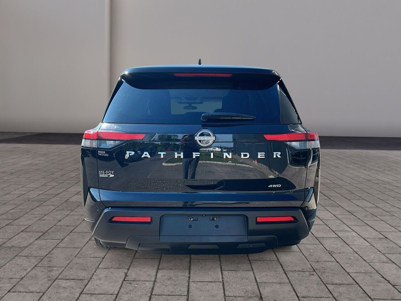 2022 Nissan Pathfinder S Black Québec - photo #2