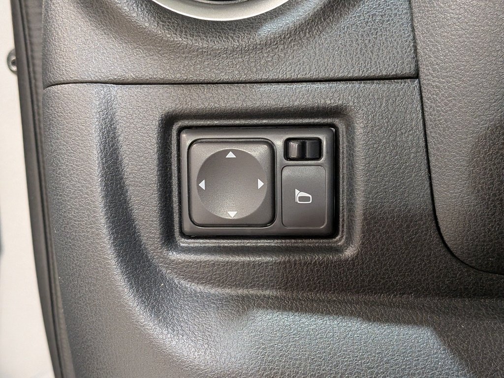 Nissan Micra 4dr HB Man SV 2015 Gris Val-David - photo #22