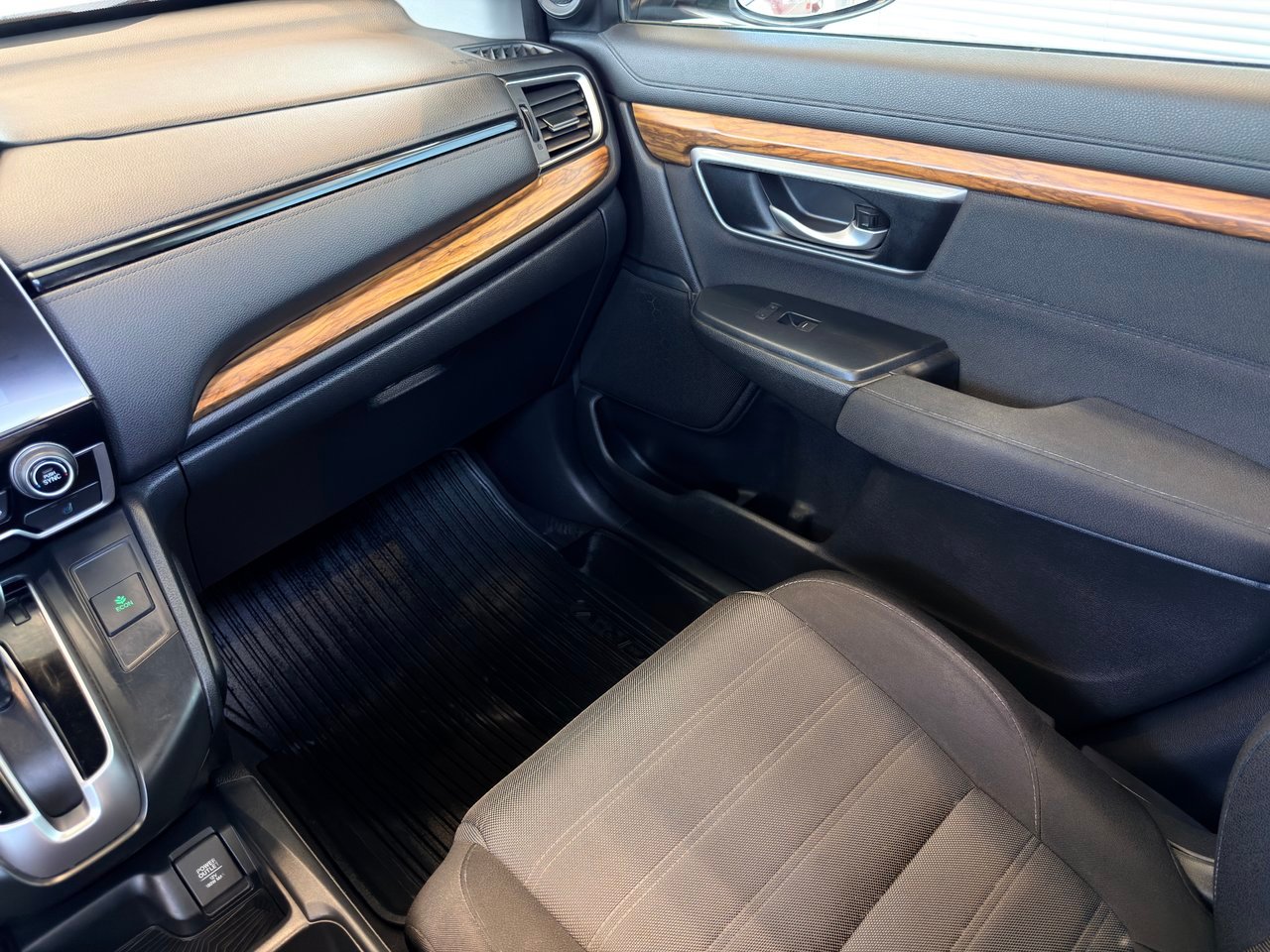 2017 Honda CR-V Red Notre-Dame-des-Prairies - photo #19
