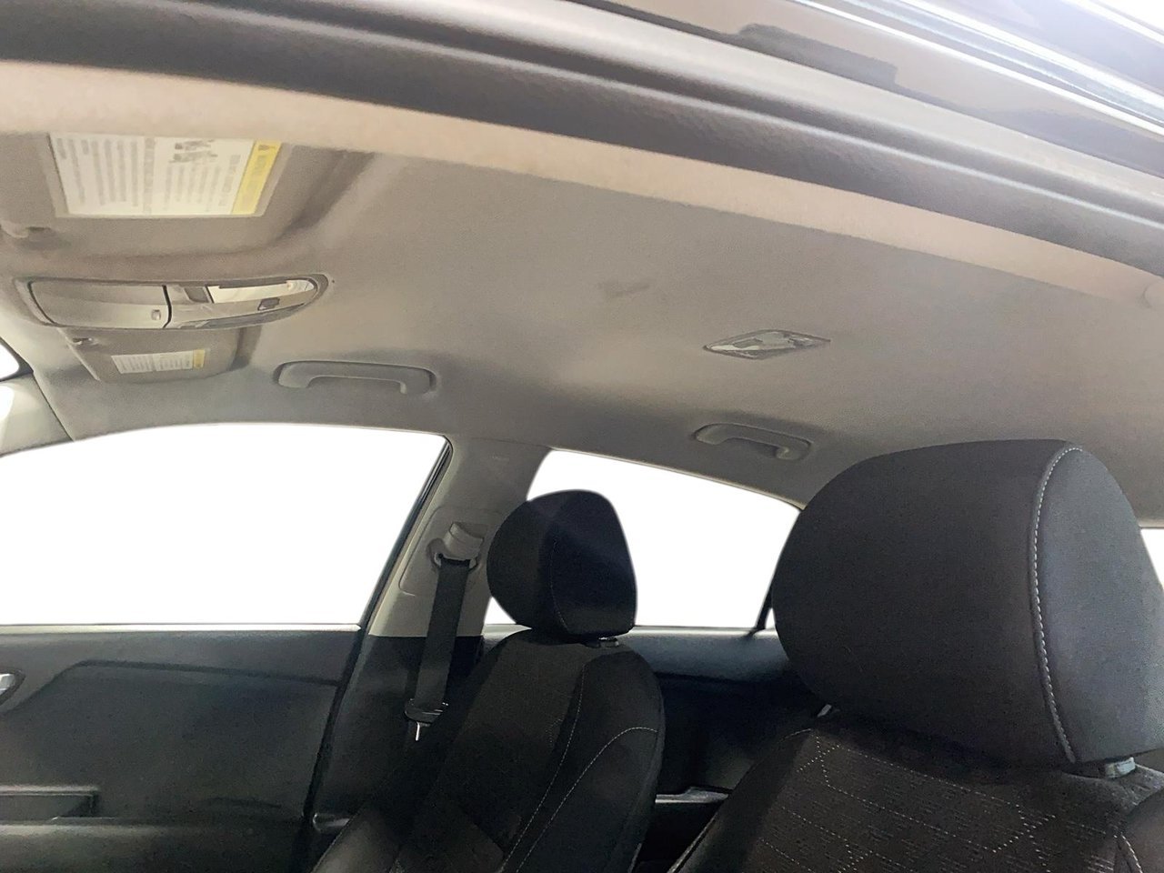 2018 Kia Rio 5-door VIN 3KPA25AB6JE039972 Black Chicoutimi - photo #12