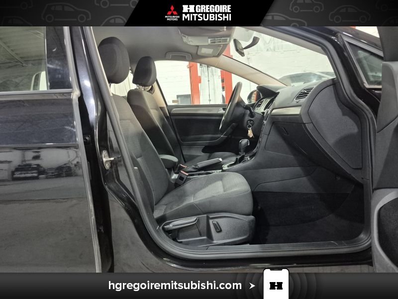 Volkswagen Golf MA4385 | Trendline * Mags * Caméra * Siege Chauffant 2017 Noir Laval - photo #17