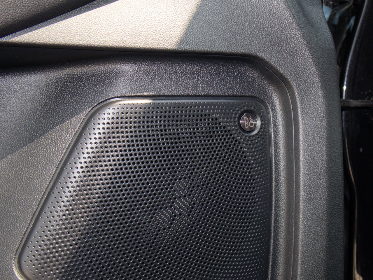 2020 Ford Escape Titanium Hybrid AWD Black Sherwood Park - photo #20