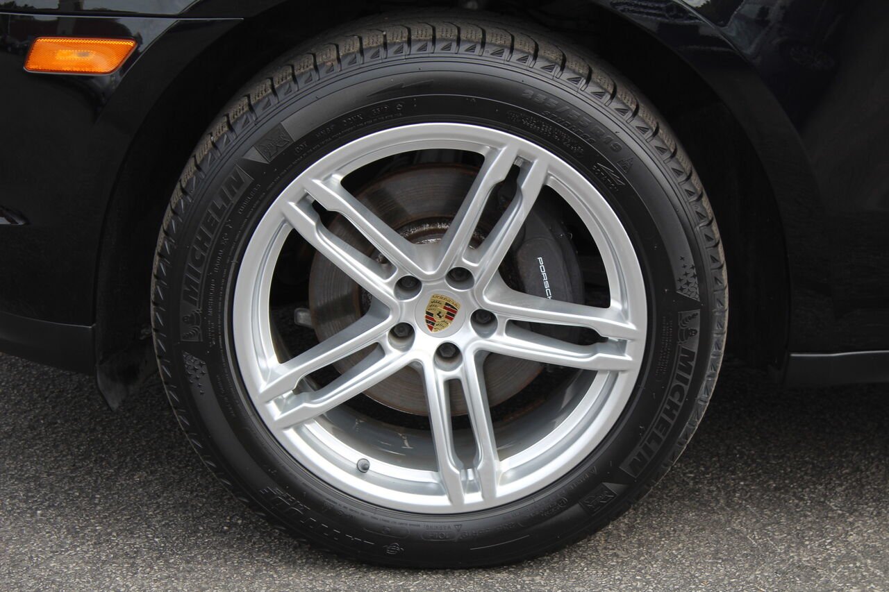 2019 Porsche Macan VIN: WP1AA2A57KLB04508 Black Sainte-Rose - photo #20