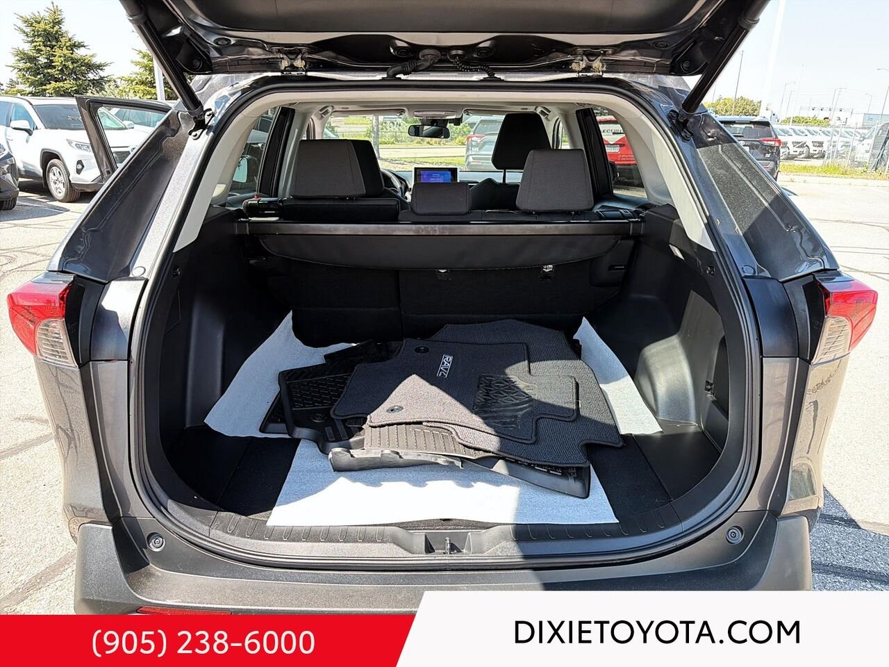 2023 Toyota RAV4 XLE AWD / HEATED SEATS / MOONROOF / ALLOY WHEELS / CARPLAY AND ANDROID AUTO Magnetic Grey Metallic Mississauga - photo #20