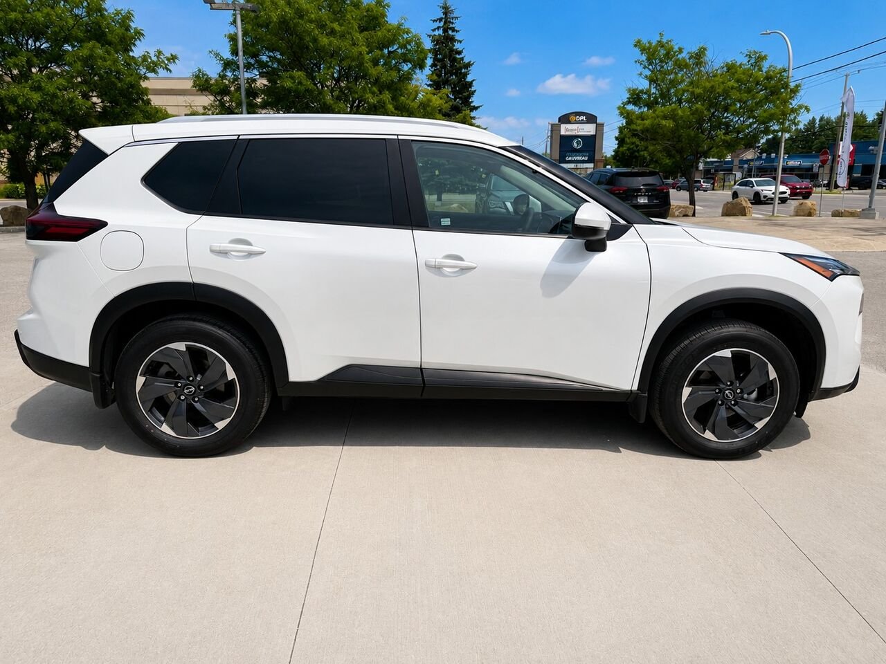 2026 NISSAN Rogue ROGUE SV TOIT OUVRANT Everest White Tricoat Pearl Châteauguay - photo #5