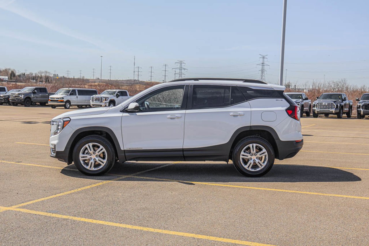 2024 GMC Terrain AWD 4dr SLE White Sherwood Park - photo #4