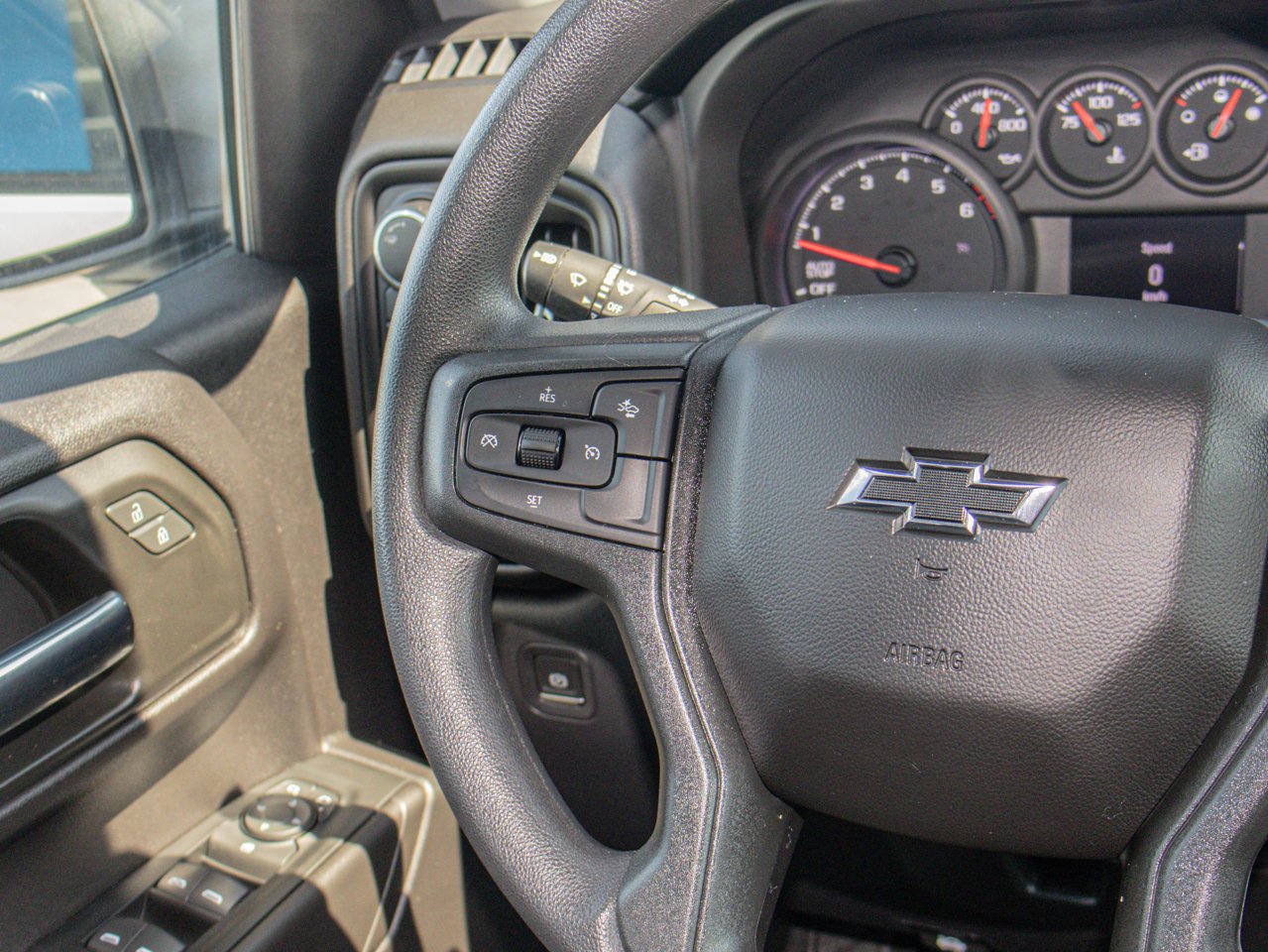2024 Chevrolet Silverado 1500 4WD Crew Cab 147 Custom Trail Boss White Sherwood Park - photo #20