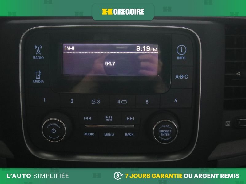Ram 1500 820283 | ST 4WD AUTO A/C MAGS CAM RECUL BLUETOOTH 2019 Gris Laval - photo #11