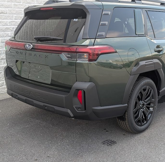 2026 SUBARU Outback LIMITED XT Deep Emerald Pearl