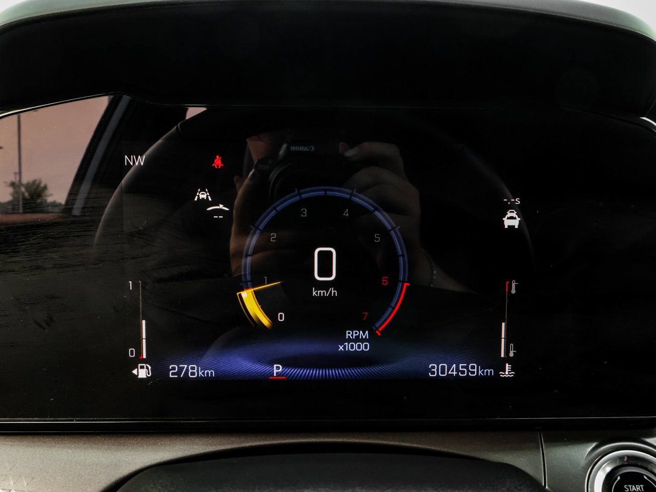 2025 Chevrolet Trax FWD 4dr ACTIV White Sherwood Park - photo #22