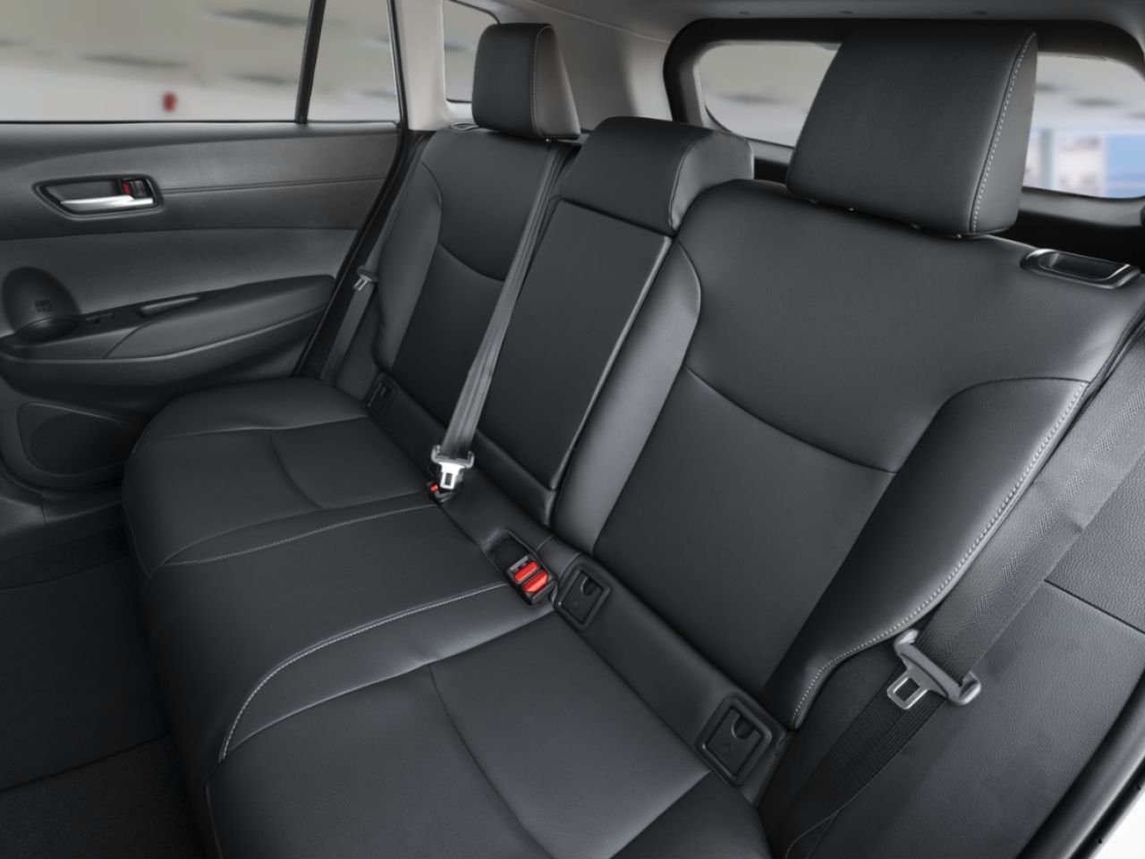 2026 Toyota Corolla Cross XLE AWD / CLEAN CARFAX / HEATED SEATS / MOONROOF / ALLOY WHEELS / CARPLAY AND ANDROID AUTO White Mississauga - photo #10