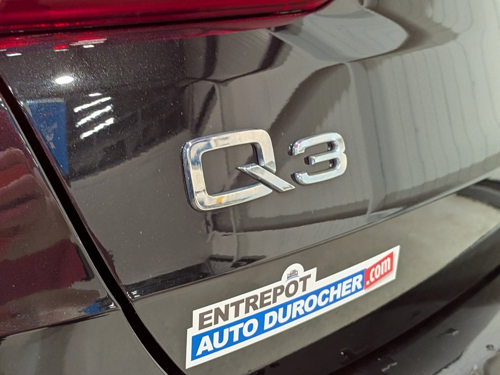 2022 Audi Q3 Komfort 45 TFSI quattro Black Val-David - photo #34