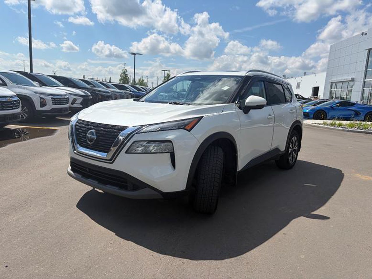 2021 Nissan Rogue AWD SV White Sherwood Park - photo #2