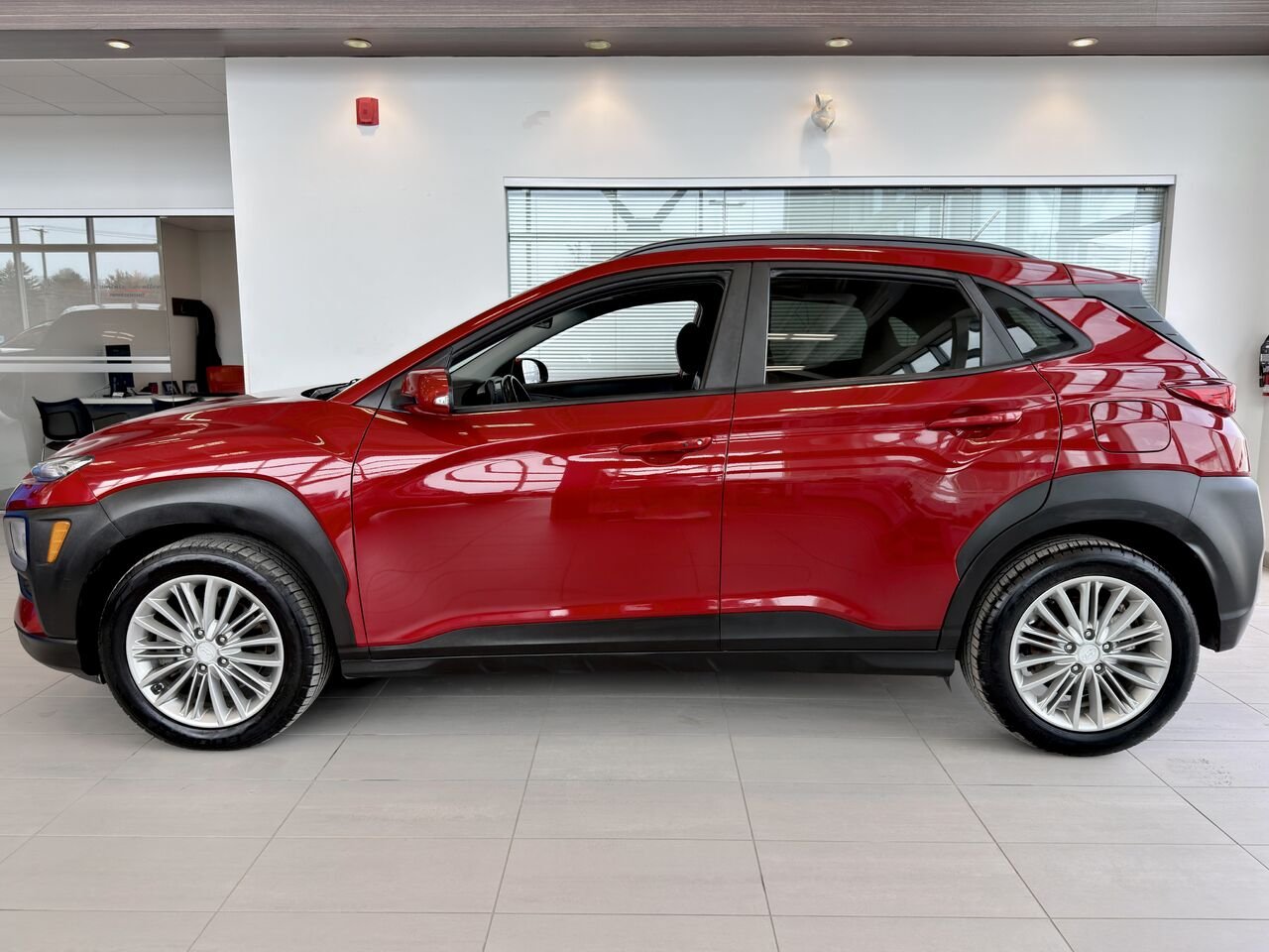 2019 Hyundai Kona Red Notre-Dame-des-Prairies - photo #8