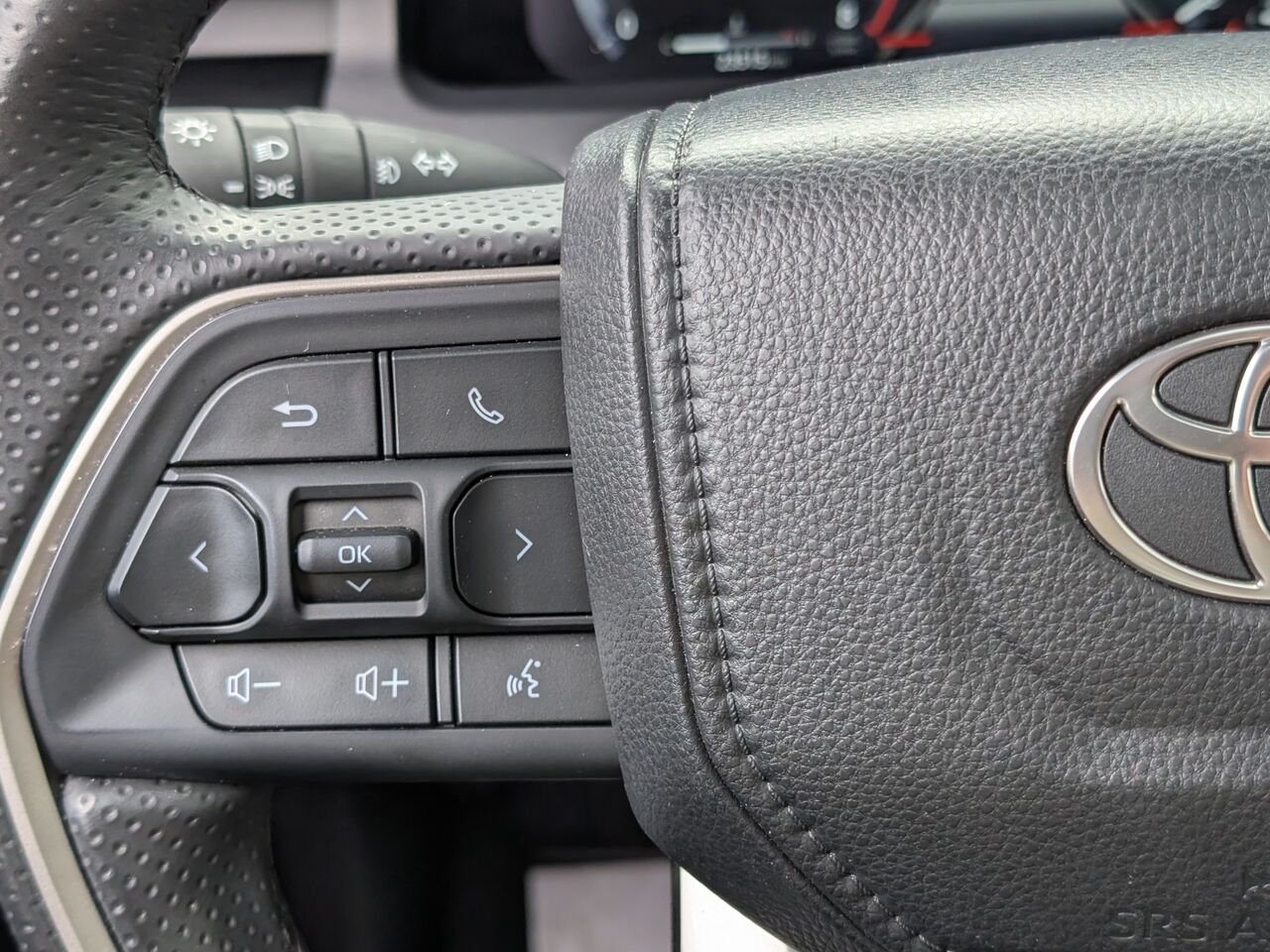 Toyota 4Runner LIMITED/AWD/SIÈGES CHAUFFANTS/TOIT OUVRANT/VOLANT CHAUFFANT/BLUETOOTH/AC BIZONE 2025 Gris Underground Sherbrooke - photo #13