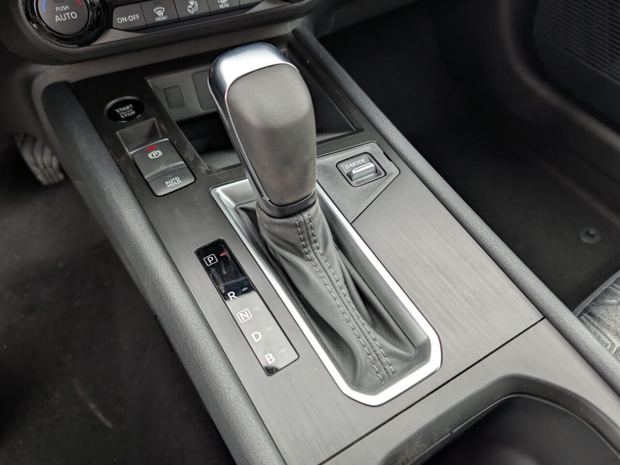 NISSAN Kicks KICKS SV AVANT 2026 Bleu foncé nacré Châteauguay - photo #14