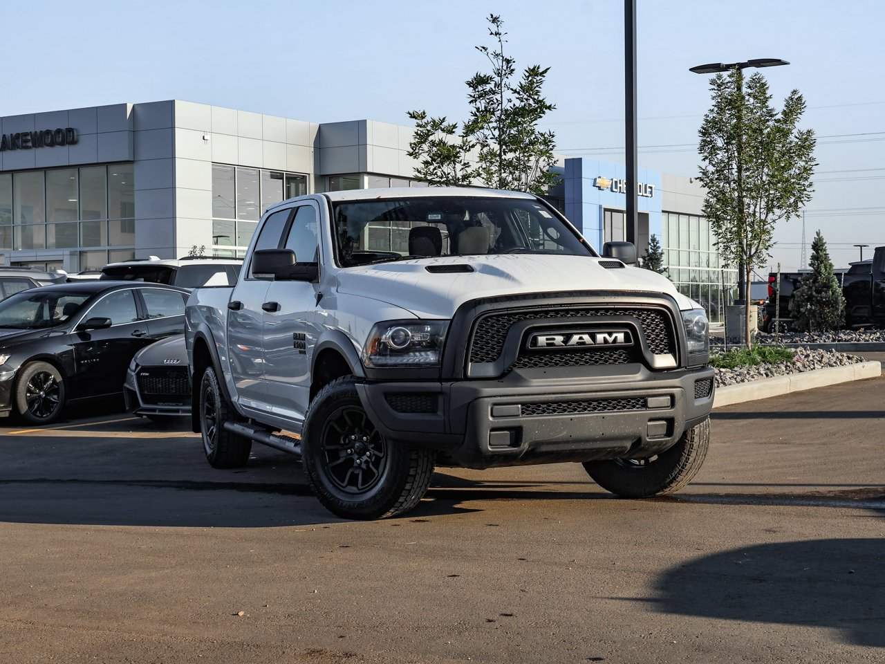 2022 Ram 1500 Classic Warlock 4x4 Crew Cab 5'7 Box White Sherwood Park - photo #1