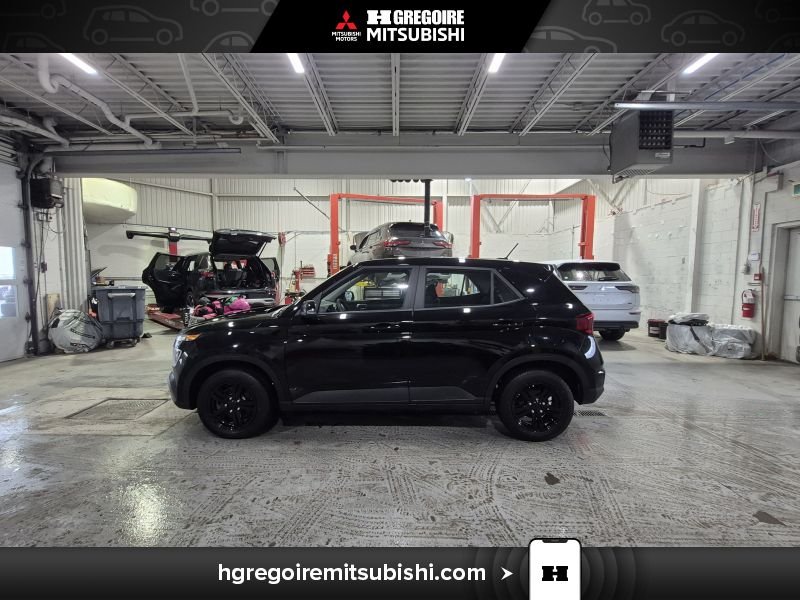 2023 Hyundai Venue Black Blainville - photo #4