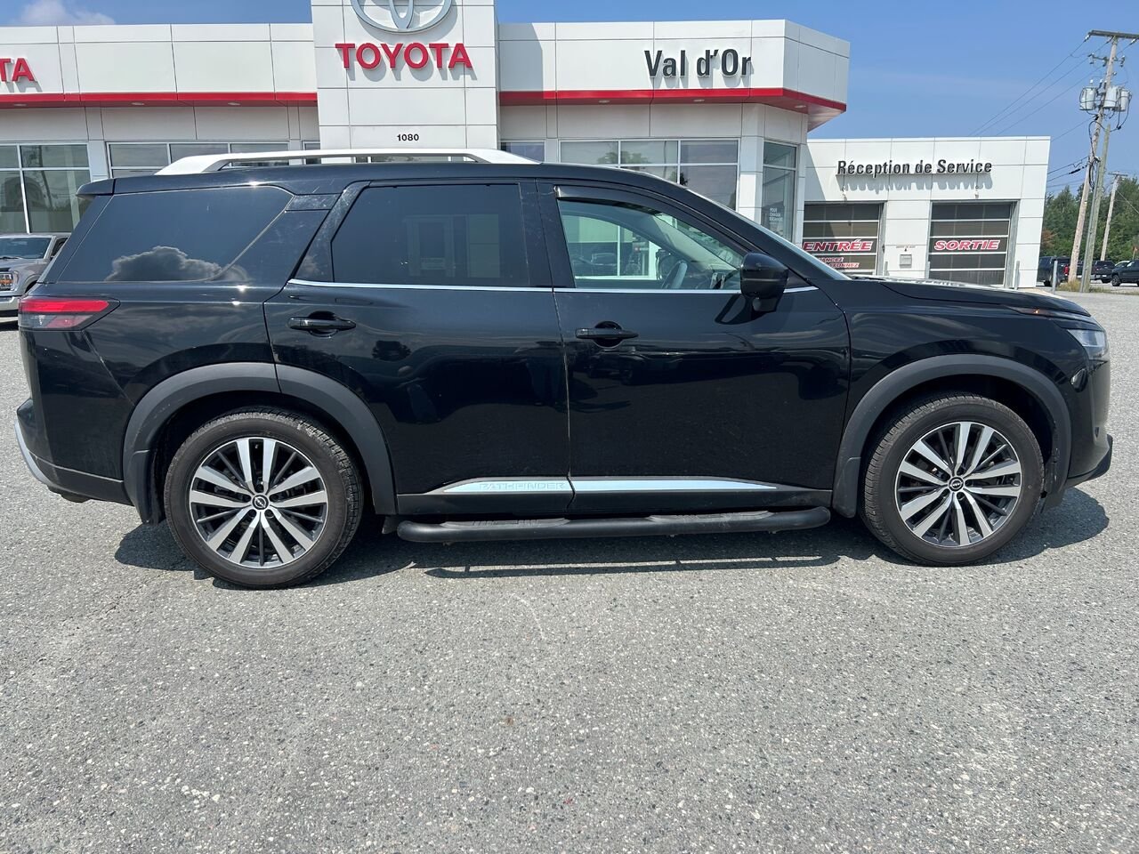 Nissan Pathfinder Platinum 4 RM 2022 Noir Val-d'Or - photo #1