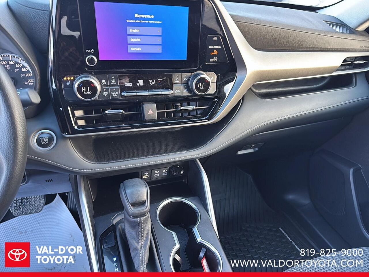 Toyota Highlander LE AWD LE AWD 2024 Gris magnétique métallisé Val-d'Or - photo #11