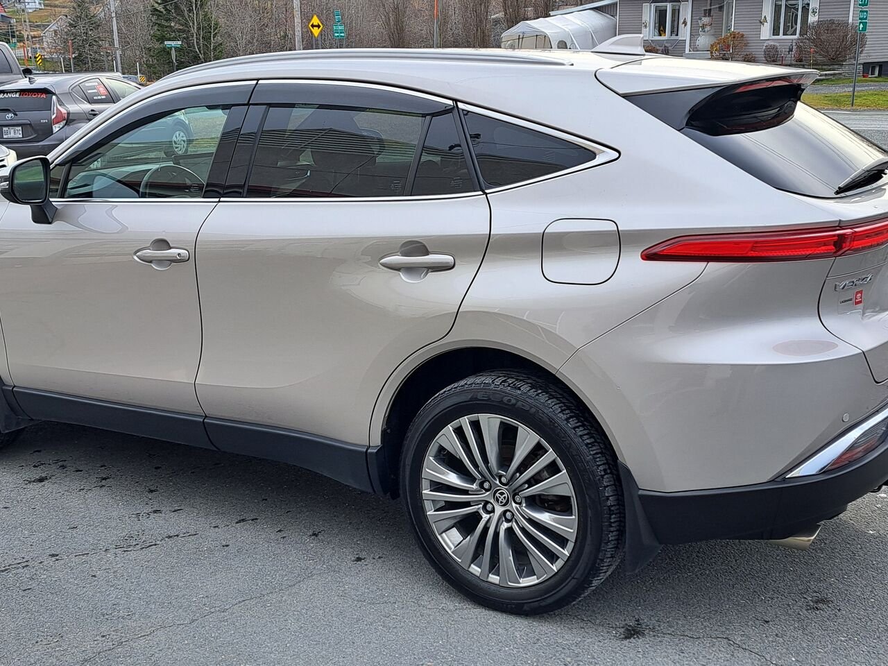 Toyota Venza XLE TI 2024 Titane éclatant Lac-Etchemin - photo #2