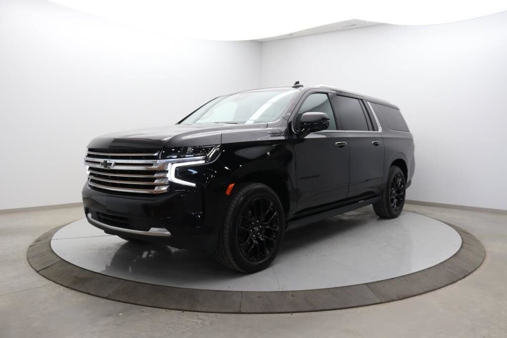 Chevrolet Suburban NIV 1GNSKGKT4PR480429 2023 Noir Baie-Comeau - photo #0