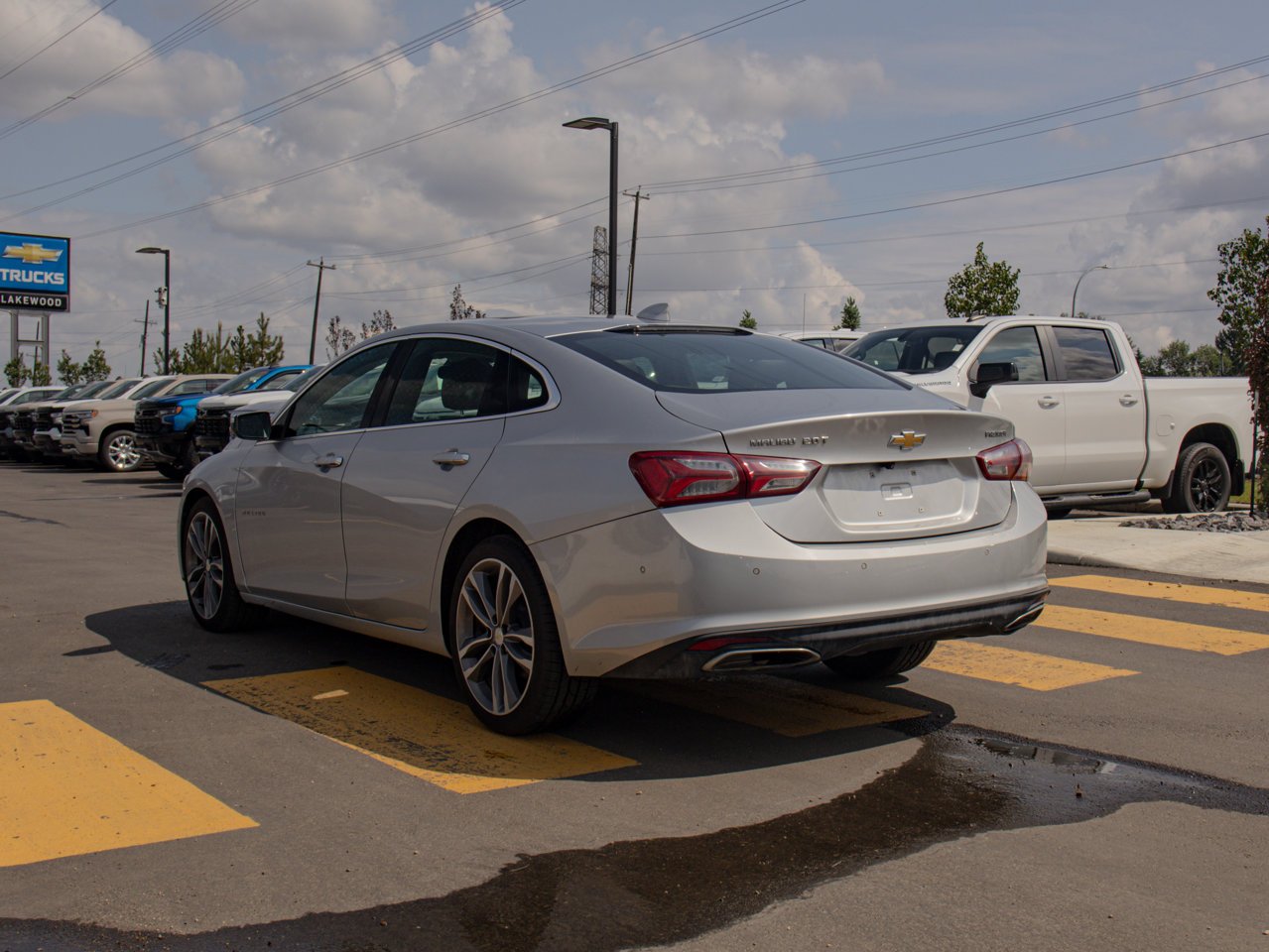 2020 Chevrolet Malibu 4dr Sdn Premier White Sherwood Park - photo #7