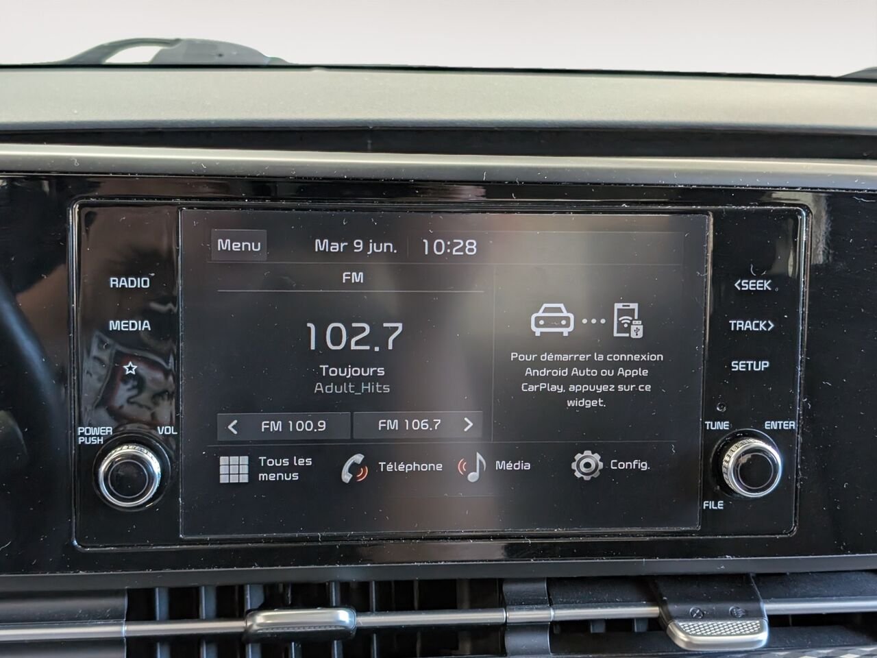 Kia Carnival LX/SIÈGES CHAUFFANTS/VOLANT CHAUFFANT/CAMÉRA DE RECUL/BLUETOOTH/AC/VITRES ÉLECTRIQUES 2023 Blanc Sherbrooke - photo #9