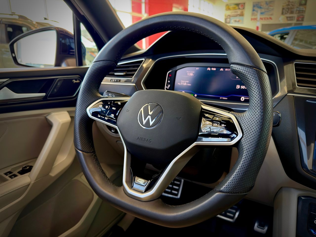 2024 Volkswagen Tiguan Blue Notre-Dame-des-Prairies - photo #28