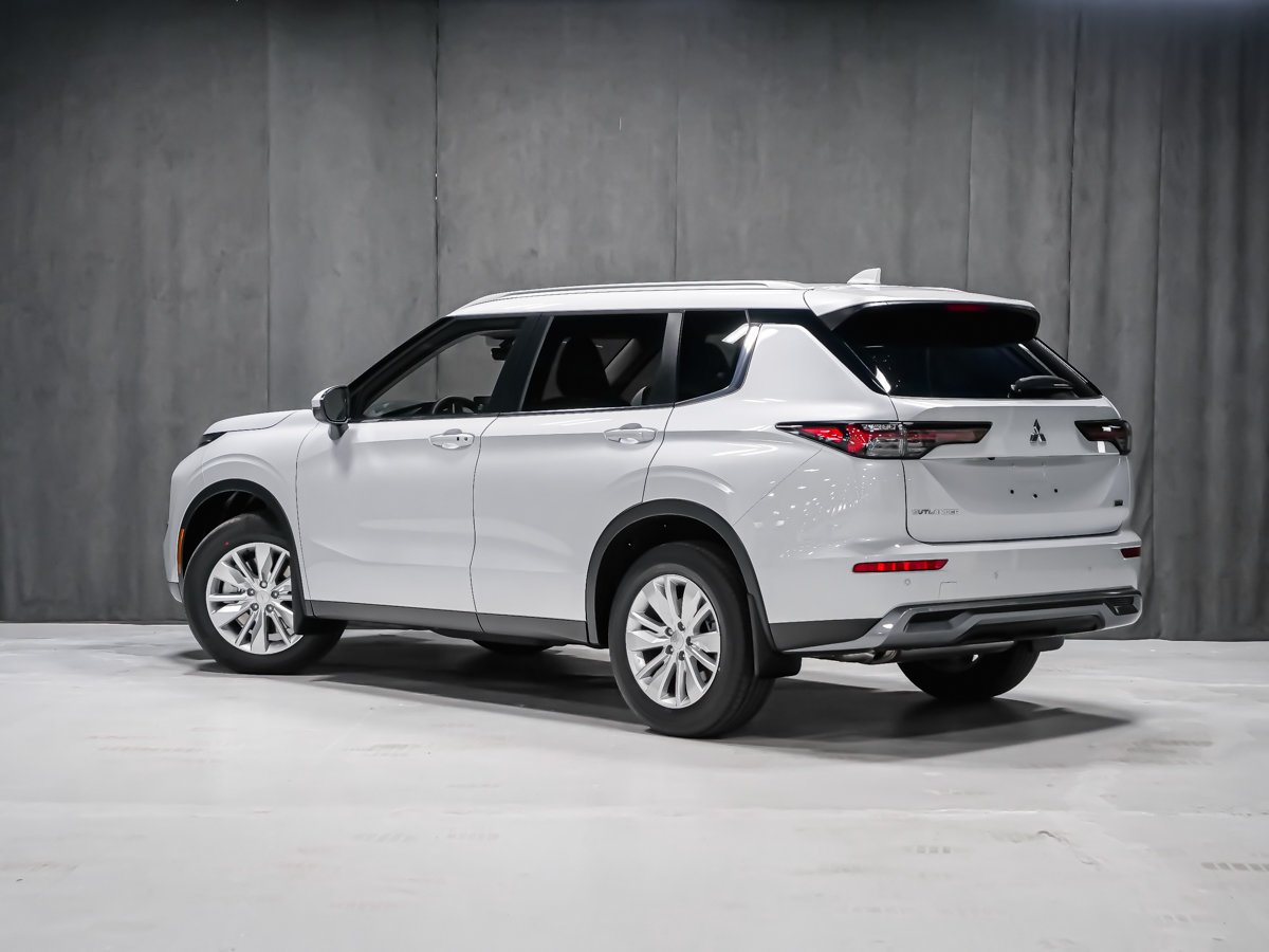 Mitsubishi Outlander SE 2026 Blanc diamant Montréal - photo #3