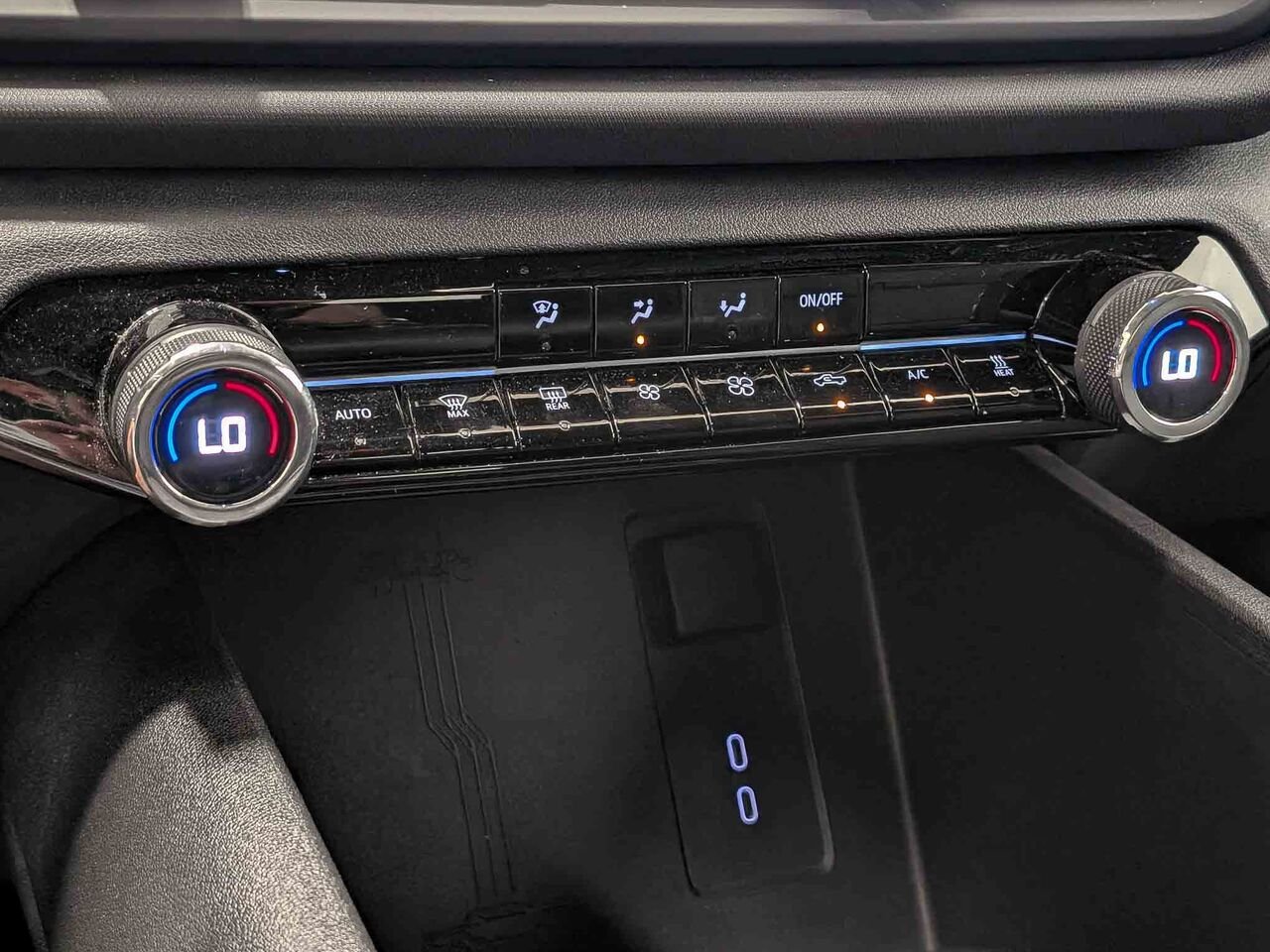 CHEVROLET Silverado EV eAWD Crew Cab 4WT Grosse Batterie 2024 Blanc Sherbrooke - photo #14