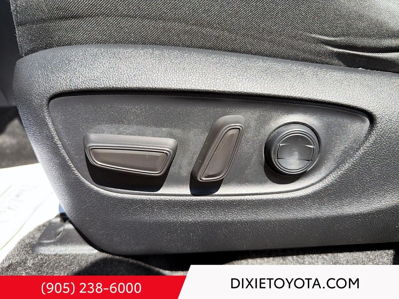 2023 Toyota RAV4 XLE AWD / HEATED SEATS / MOONROOF / ALLOY WHEELS / CARPLAY AND ANDROID AUTO Magnetic Grey Metallic Mississauga - photo #9