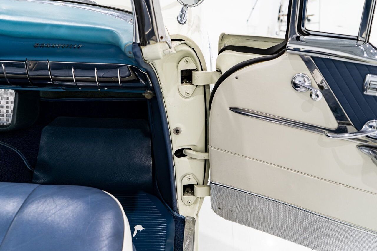 1957 Pontiac Bonneville *PRICE IN USD* Fuel injected 347/315HP 1 of 630 produced White Montreal - photo #91