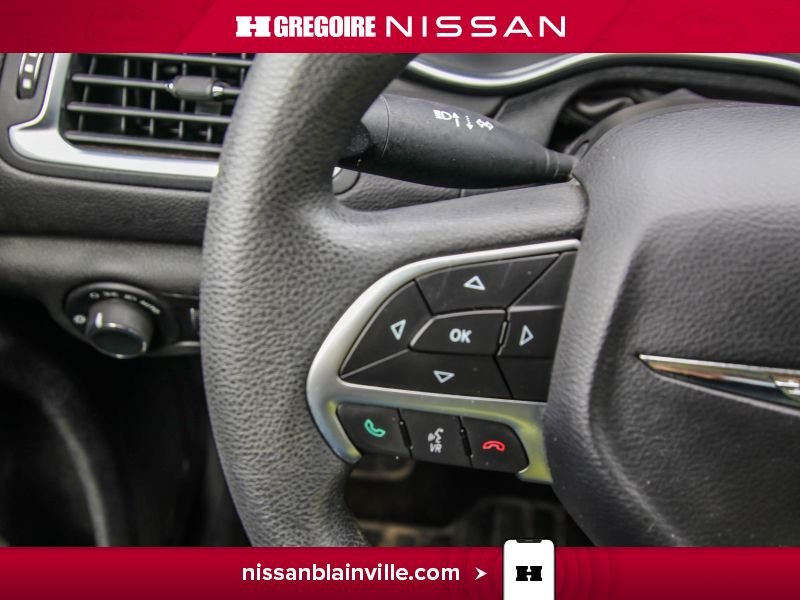 2015 Chrysler 200 White Laval - photo #10