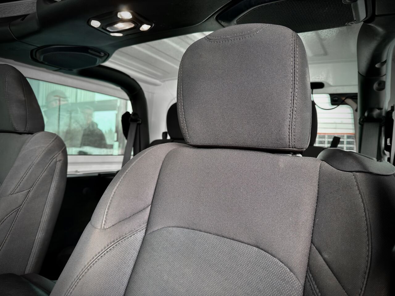 2022 Jeep Wrangler Silver Notre-Dame-des-Prairies - photo #16