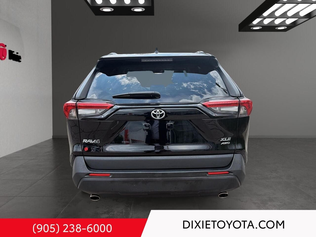 2021 Toyota RAV4 XLE PREMIUM AWD / HEATED SEATS / MOONROOF / LEATHER SURFACE / CARPLAY AND ANDROID AUTO Midnight Black Metallic Mississauga - photo #4