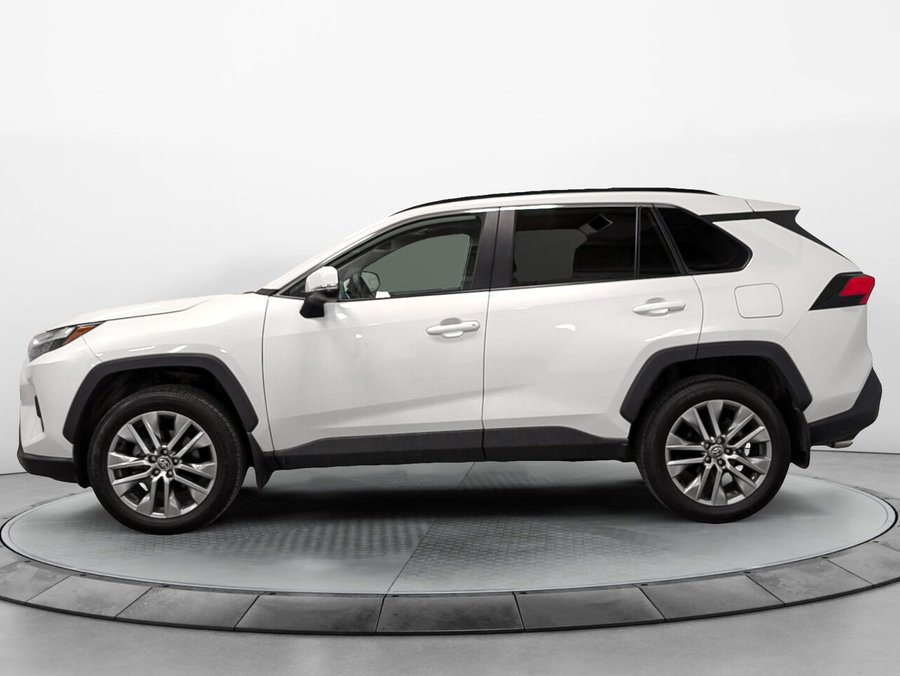 RAV4 AWD XLE 5486 km SEULEMENT Toit Ouvrant à voir!! 2022 Blanc
