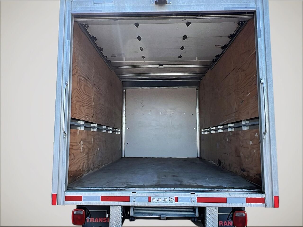 2023 Ford Transit Cube 12 pieds simple roue White Québec - photo #5