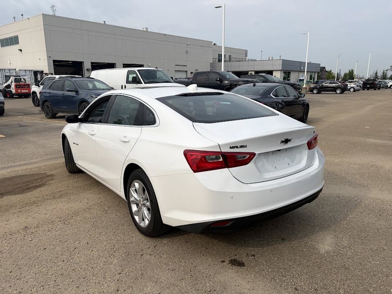 2024 Chevrolet Malibu 4dr Sdn 1LT White Sherwood Park - photo #3
