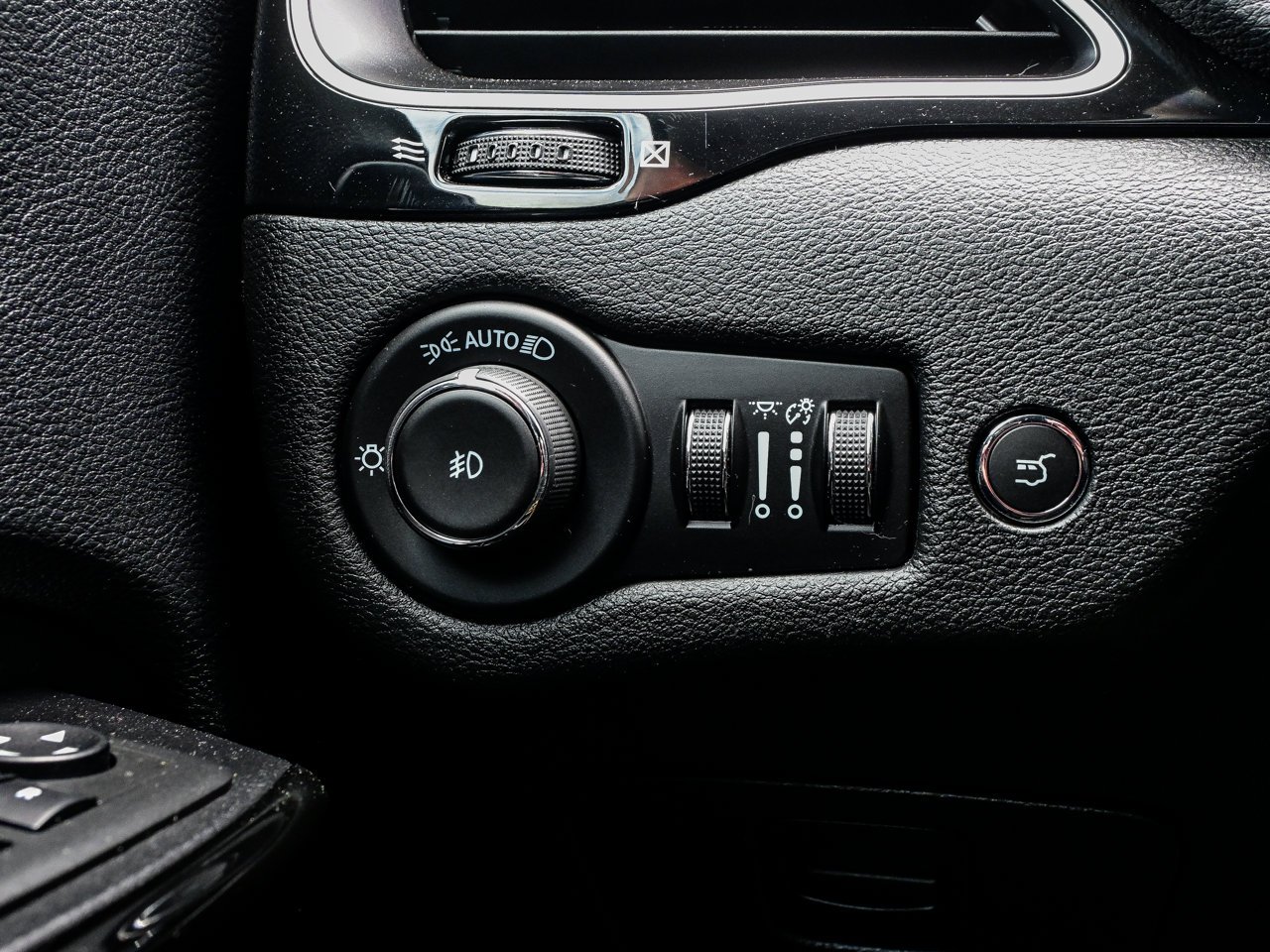 2022 Jeep Cherokee Altitude 4x4 Blue Sherwood Park - photo #18