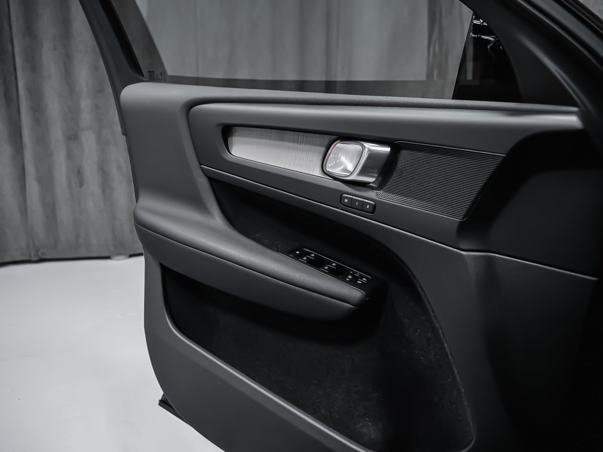 Volvo XC40 B5 PLUS DARK 2023 Noir Montréal - photo #8