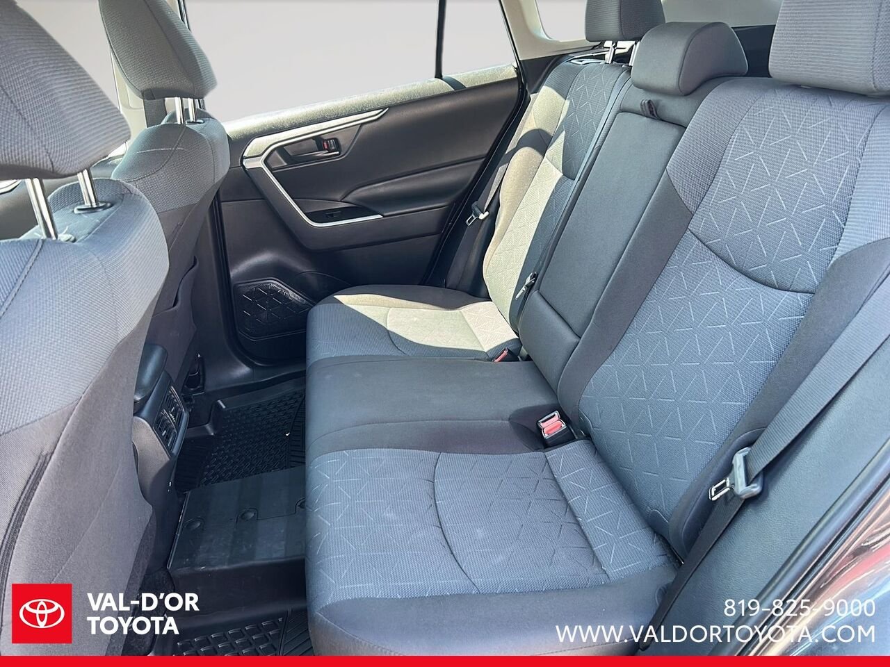 Toyota RAV4 LE TI 2025 Gris Val-d'Or - photo #8