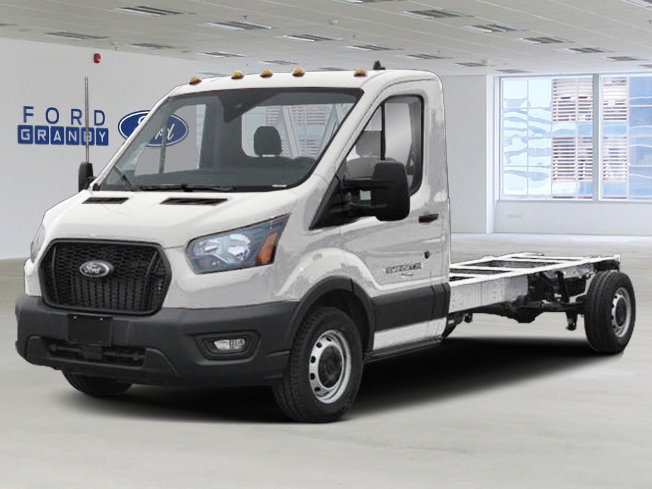 2025 Ford Transit Cutaway Blanc Oxford Granby - photo #0