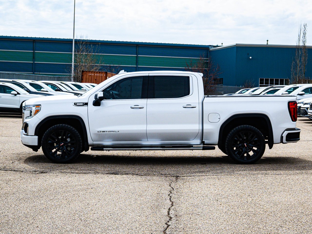 2021 GMC Sierra 1500 4WD Crew Cab 147 Denali White Sherwood Park - photo #9
